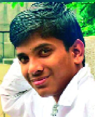 Youth killed after landing the car on the flyover | उड्डाणपुलावर कार उलटल्याने युवक ठार Youth killed after landing the car on the flyover | उड्डाणपुलावर कार उलटल्याने युवक ठार