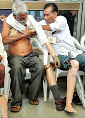 Camp gave 'friendship' to friendship | शिबिराने दिला दोस्तीचा ‘हात’