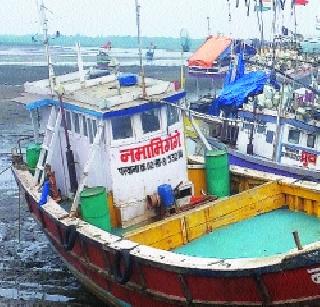Fishermen's dispute in Sindhudurga ended | सिंधुदुर्गात मच्छीमारांचा वाद मिटला Fishermen's dispute in Sindhudurga ended | सिंधुदुर्गात मच्छीमारांचा वाद मिटला