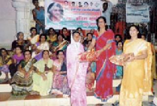 Blake allotment by Bhadravati Mahila Congress | भद्रावती महिला काँग्रेसतर्फे ब्लॅकेट वाटप Blake allotment by Bhadravati Mahila Congress | भद्रावती महिला काँग्रेसतर्फे ब्लॅकेट वाटप