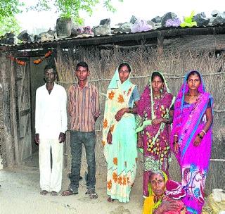 The student's suicide victimized the system | विद्यार्थ्याच्या आत्महत्येने यंत्रणा झाली जागी The student's suicide victimized the system | विद्यार्थ्याच्या आत्महत्येने यंत्रणा झाली जागी