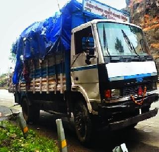 6 dead in a tempo accident | टेम्पो अपघातात ६ ठार 6 dead in a tempo accident | टेम्पो अपघातात ६ ठार