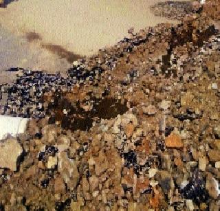 The villagers stopped digging the road | ग्रामस्थांनी रस्ता खोदून केला बंद The villagers stopped digging the road | ग्रामस्थांनी रस्ता खोदून केला बंद