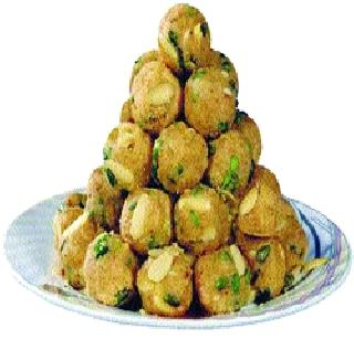 Increasing demand for gum, fenugreek cloves | डिंक, मेथीच्या लाडूला वाढती मागणी Increasing demand for gum, fenugreek cloves | डिंक, मेथीच्या लाडूला वाढती मागणी