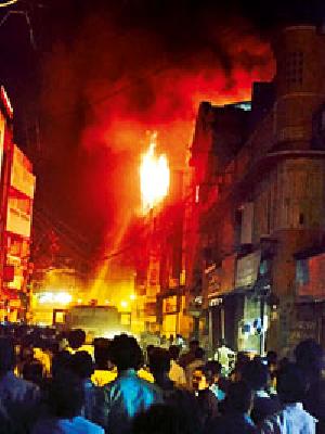 Rocket fired, burned in | रॉकेट उडाले,गो दा म जळाले