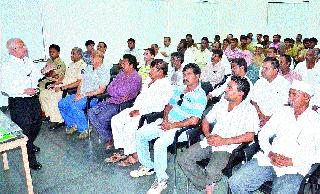 Launch of Rickshaw puller training | रिक्षाचालकांच्या प्रशिक्षणाला प्रारंभ Launch of Rickshaw puller training | रिक्षाचालकांच्या प्रशिक्षणाला प्रारंभ