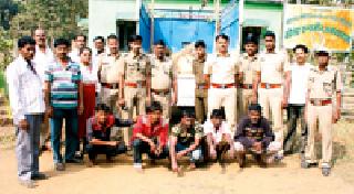 Five wooden snipers arrested in Coca | कोका अभयारण्यातून पाच लाकूड तस्करांना अटक Five wooden snipers arrested in Coca | कोका अभयारण्यातून पाच लाकूड तस्करांना अटक