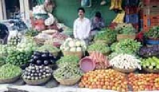 Green leafy vegetables market | हिरव्या पालेभाज्यांनी सजली बाजारपेठ