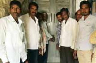 Locked the power office for a second time | वीज कार्यालयाला दुसऱ्यांदा कुलूप ठोकले Locked the power office for a second time | वीज कार्यालयाला दुसऱ्यांदा कुलूप ठोकले