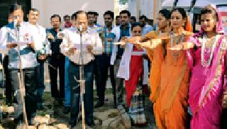 CEOs take oath of caution in college colleges | सीईओंनी दिली महाविद्यालयीन विद्यार्थ्यांना खबरदारीची शपथ CEOs take oath of caution in college colleges | सीईओंनी दिली महाविद्यालयीन विद्यार्थ्यांना खबरदारीची शपथ