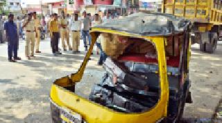 Three people were crushed with the engineer | अभियंत्यासह तिघांना चिरडले