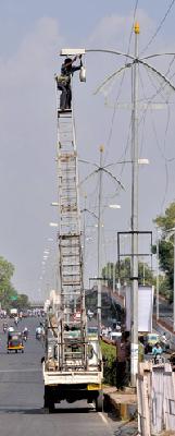 Pathdiver Correction ... | पथदिव्यांची दुरूस्ती...