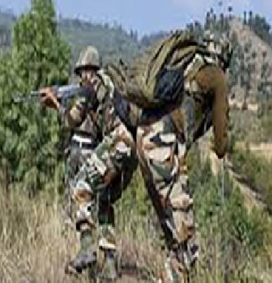 One militant killed and two terrorists killed in Kashmir | काश्मीरमध्ये चकमकीत एक जवान शहीद, दोन दहशतवादी ठार