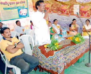 Farmers should make progress through dairy business | दुग्ध व्यवसायातून शेतकऱ्यांनी प्रगती करावी Farmers should make progress through dairy business | दुग्ध व्यवसायातून शेतकऱ्यांनी प्रगती करावी