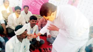 Fasting left after the assurance of Patol | पटोलेंच्या आश्वासनानंतर सोडले उपोषण