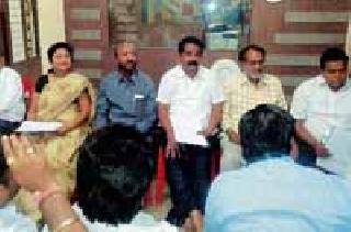 Congress meeting in Chandrapur for the pre-election rally | धडक मोर्चाच्या पूर्वतयारीसाठी काँग्रेसची चंद्रपुरात बैठक Congress meeting in Chandrapur for the pre-election rally | धडक मोर्चाच्या पूर्वतयारीसाठी काँग्रेसची चंद्रपुरात बैठक