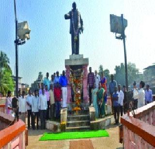 Mahaparinirvadini Babasaheb greetings in Mahad | महाडमध्ये महापरिनिर्वाणदिनी बाबासाहेबांना अभिवादन
