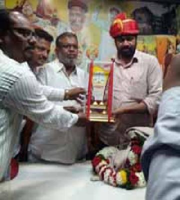 Felicity | सत्कार लढवय्याचा...