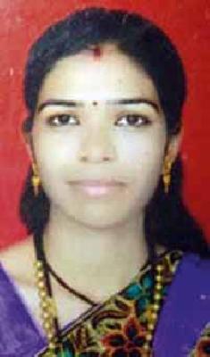 The wife of the soldier was burnt to death by a troublesome wife | सैनिक पतीच्या त्रासापायी पत्नीने जाळून घेतले