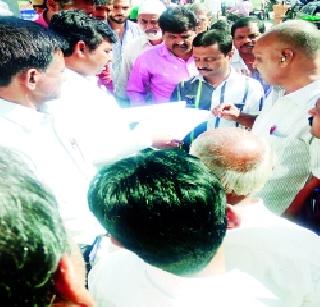 Farsech counting of slums in Narayangaon! | नारायणगावमधील गाळ्यांच्या मोजणीचा फार्सच!