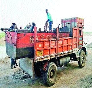 One of the rebels killed | वाळूतस्करांकडून एकाला मारहाण