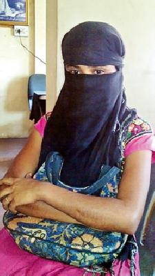 Police do not catch the rapists | बलात्काऱ्यांना का पकडत नाहीत पोलीस Police do not catch the rapists | बलात्काऱ्यांना का पकडत नाहीत पोलीस