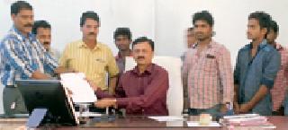 The Iron Pillad factory was built at Etapalli taluka | लोहपोलाद कारखाना एटापल्ली तालुक्यातच उभारा