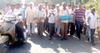 Handicapped people | अपंगांची जि.प.वर धडक