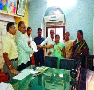 Criminal cases against supporters of Savar | सवरांच्या समर्थकांविरुद्ध गुन्हे दाखल Criminal cases against supporters of Savar | सवरांच्या समर्थकांविरुद्ध गुन्हे दाखल