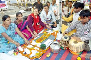 The Road to Disabled Persons | अपंग बांधवांचा रास्तारोको