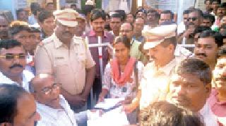 Superstitious Response | अड्याळ बंदला उत्स्फूर्त प्रतिसाद