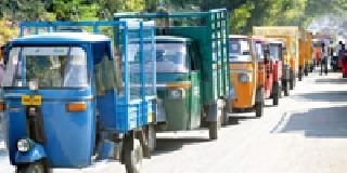 Cargo Vehicle Front: | मालवाहू वाहनांचा मोर्चा :