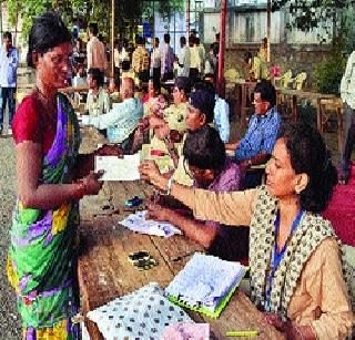 Speaking to the victims of Damunagar at Rs 3800 | दामूनगरच्या पीडितांची ३८०० रुपयांत बोळवण Speaking to the victims of Damunagar at Rs 3800 | दामूनगरच्या पीडितांची ३८०० रुपयांत बोळवण