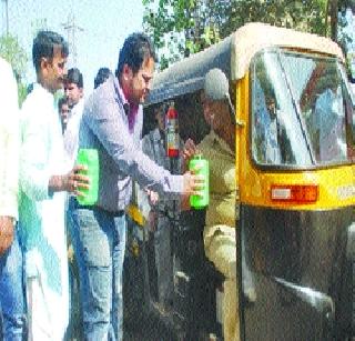 Bhik Mango movement for revamping the road | रस्ता दुुरुस्तीसाठी भीक मांगो आंदोलन