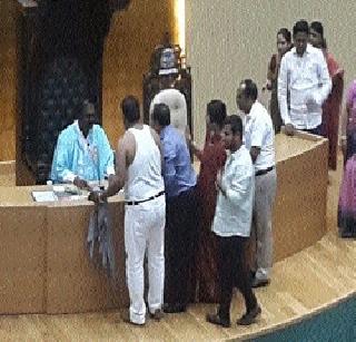 Opponent became confused | विरोधकच बनले गोंधळी Opponent became confused | विरोधकच बनले गोंधळी