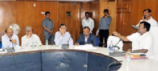 Ex-Malgujari Lake Amendment is a periodic program | माजी मालगुजारी तलाव दुरुस्तीचा कालबद्ध कार्यक्रम आखा