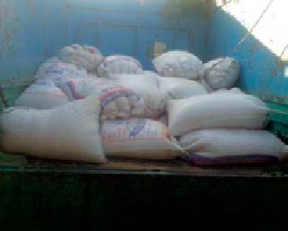 Rice seized with 50 drops of wheat from Wardha | वर्धेतून ५० कट्टे गव्हासह तांदूळ जप्त