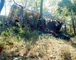 Truck cluttered ... | ट्रक कलंडला...
