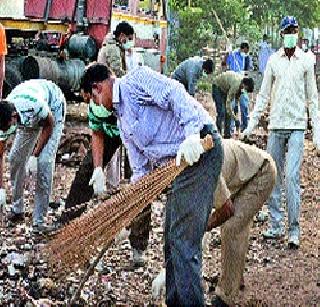 Under the Clean Mission, 100 tonnes of garbage deposits | स्वच्छ अभियानांतर्गत १०९ टन कचरा जमा Under the Clean Mission, 100 tonnes of garbage deposits | स्वच्छ अभियानांतर्गत १०९ टन कचरा जमा