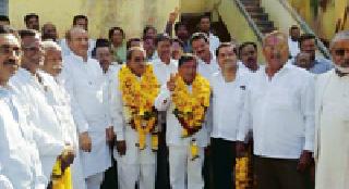 Chandur Khwisan president rebels | चांदूर खविसंच्या अध्यक्षपदी बंड