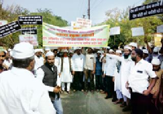 Aamir went to the silence | अहेरीत निघाला मूकमोर्चा