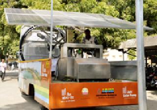 Solarath for the awareness of solar pump | सौरपंपाच्या जाणीवजागृतीसाठी सौररथ Solarath for the awareness of solar pump | सौरपंपाच्या जाणीवजागृतीसाठी सौररथ