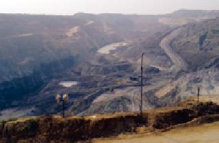 Wacolei intensified explosions | वेकोलिने स्फोटांची तीव्रता वाढविली Wacolei intensified explosions | वेकोलिने स्फोटांची तीव्रता वाढविली