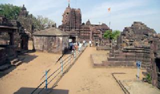 The development of the Marcn Deshwar Devasthan also has no cessation | मार्र्कं डेश्वर देवस्थानच्या विकासाला कवडीही नाही