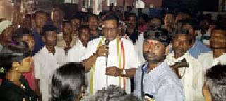 Traffic movement in front of the guard's house | पदयात्रेकरूंचे पालकमंत्र्यांच्या घरासमोर ठिय्या आंदोलन