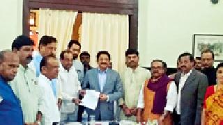 Package Fraud; Need a loan! | पॅकेज फसवे; कर्जमाफीच हवी! Package Fraud; Need a loan! | पॅकेज फसवे; कर्जमाफीच हवी!