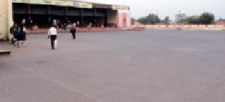 S.T. Employees' exposure, passenger status | एस.टी. कर्मचाऱ्यांचा संप, प्रवाशांचे हाल