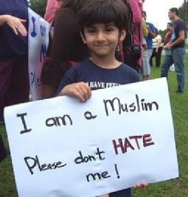 After terrorist attacks, 300 per cent increase in attacks against Muslims in America | दहशतवादी हल्ल्यांनंतर अमेरिकेत मुस्लीमांविरोधातील हल्ल्यात ३०० टक्के वाढ