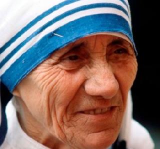 The second miracle has been adopted by the pope, and the Mother Teres will get a saint | दुसरा चमत्कार पोपनी स्वीकारला, मदर तेरेसांना संतपद मिळणार The second miracle has been adopted by the pope, and the Mother Teres will get a saint | दुसरा चमत्कार पोपनी स्वीकारला, मदर तेरेसांना संतपद मिळणार