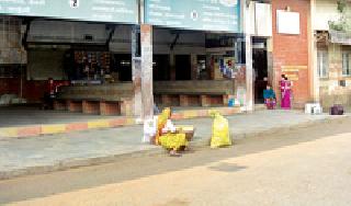 Shukushkat at bus station for two days | दोन दिवसांपासून बसस्थानकावर शुकशुकाट